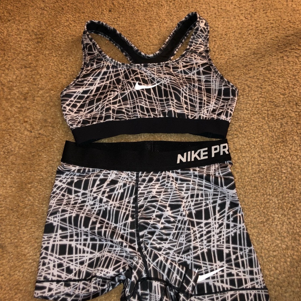 Black & grey Nike Pro set | Sports Bra And Shorts